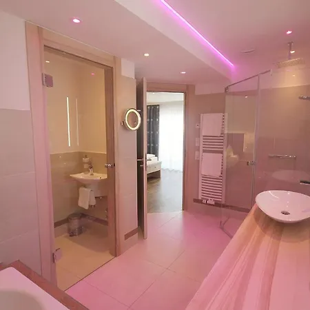 호텔 Wohlfuehlhotel Bercher 4*