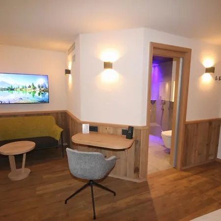 호텔 Wohlfuehlhotel Bercher 4*